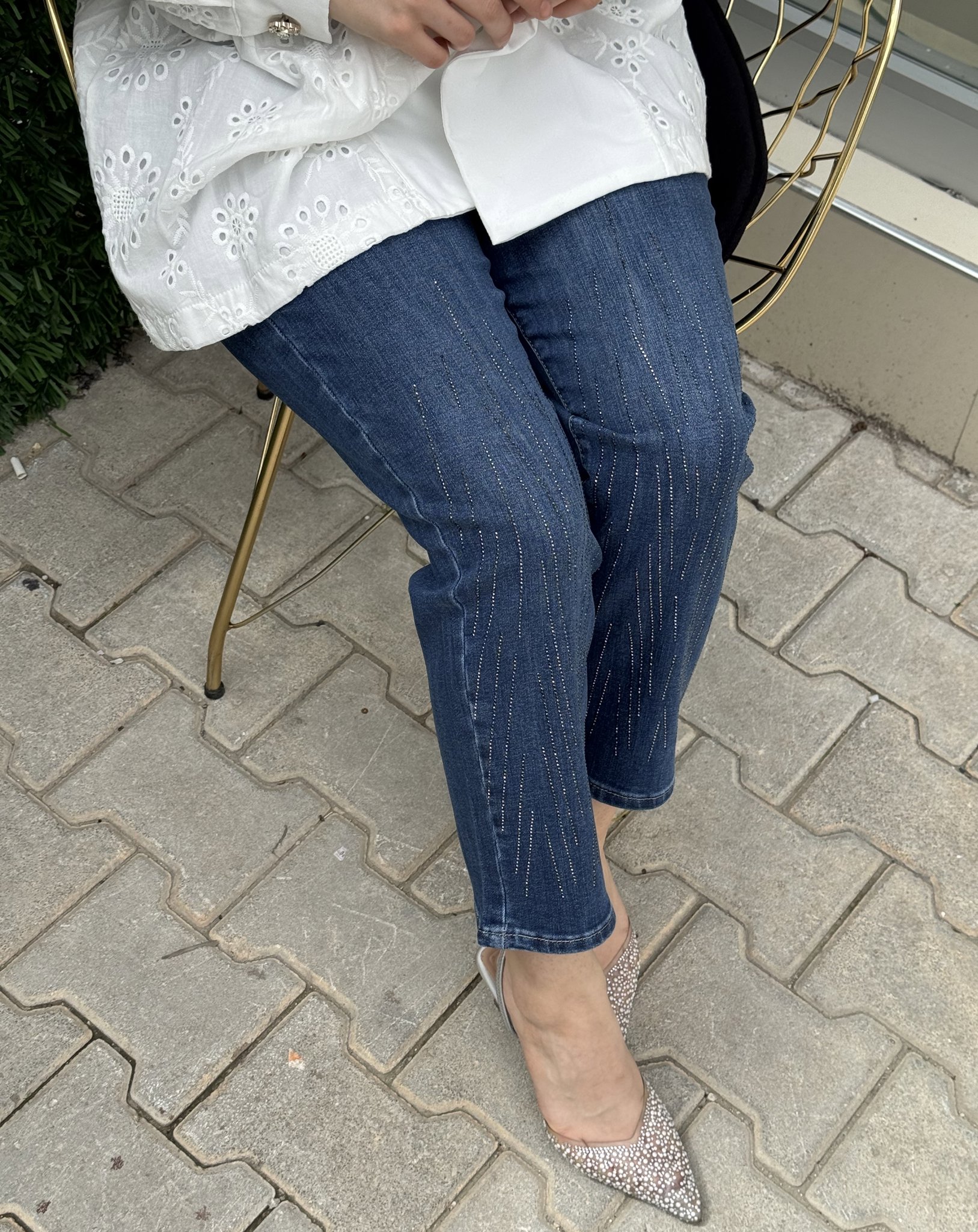 LA CARTE PAÇASI ÇİZGİ TAŞ DETAY MOM KESİM KOT PANTOLON resmi